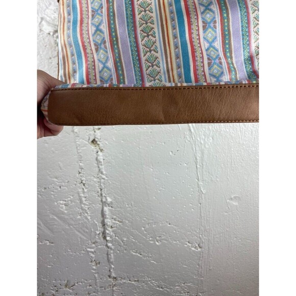 SAkROOTS CROSS BODY BAG 11 X 11 ADJUSTABLE STRAP - Picture 4 of 5